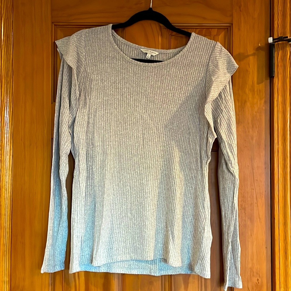 Casual shirt with fun ruffle sleeves